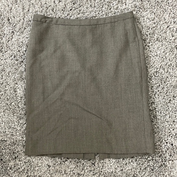 GAP Dresses & Skirts - Gap sz 2 gray knee-length pencil skirt